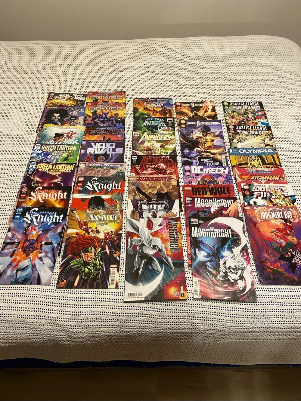 Comic Books Lot of 33 Marvel DC all mix different titles and series